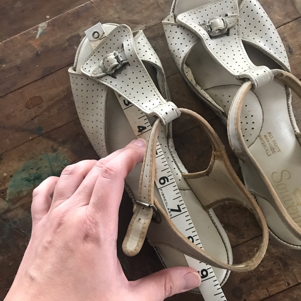 Vintage 60s taupe laser cut sandals - Picture 10 of 10